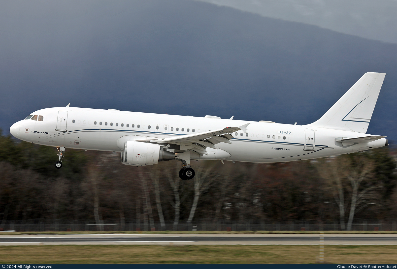 Photo of HZ-A2 - Airbus A320-214(CJ) Prestige operated by Alpha Star Aviation Services
