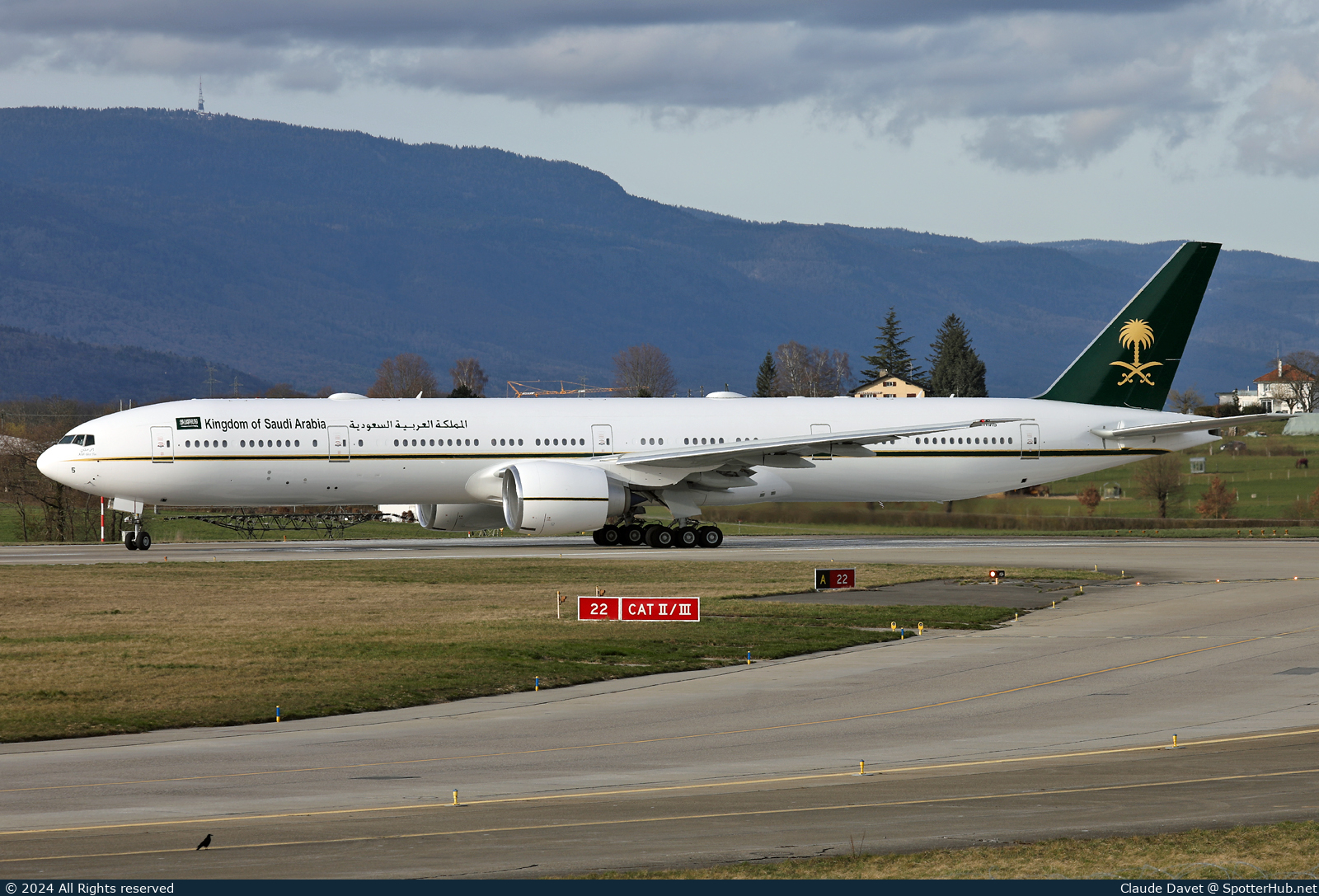 Photo of HZ-HM5 - Boeing 777-3FG(ER) operated by Saudi Royal Flight