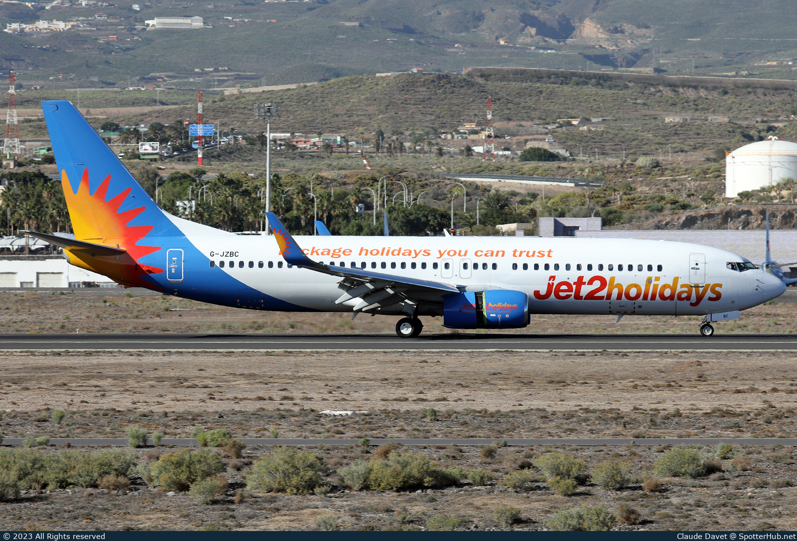 Photo of G-JZBC - Boeing 737-8MG operated by Jet2
