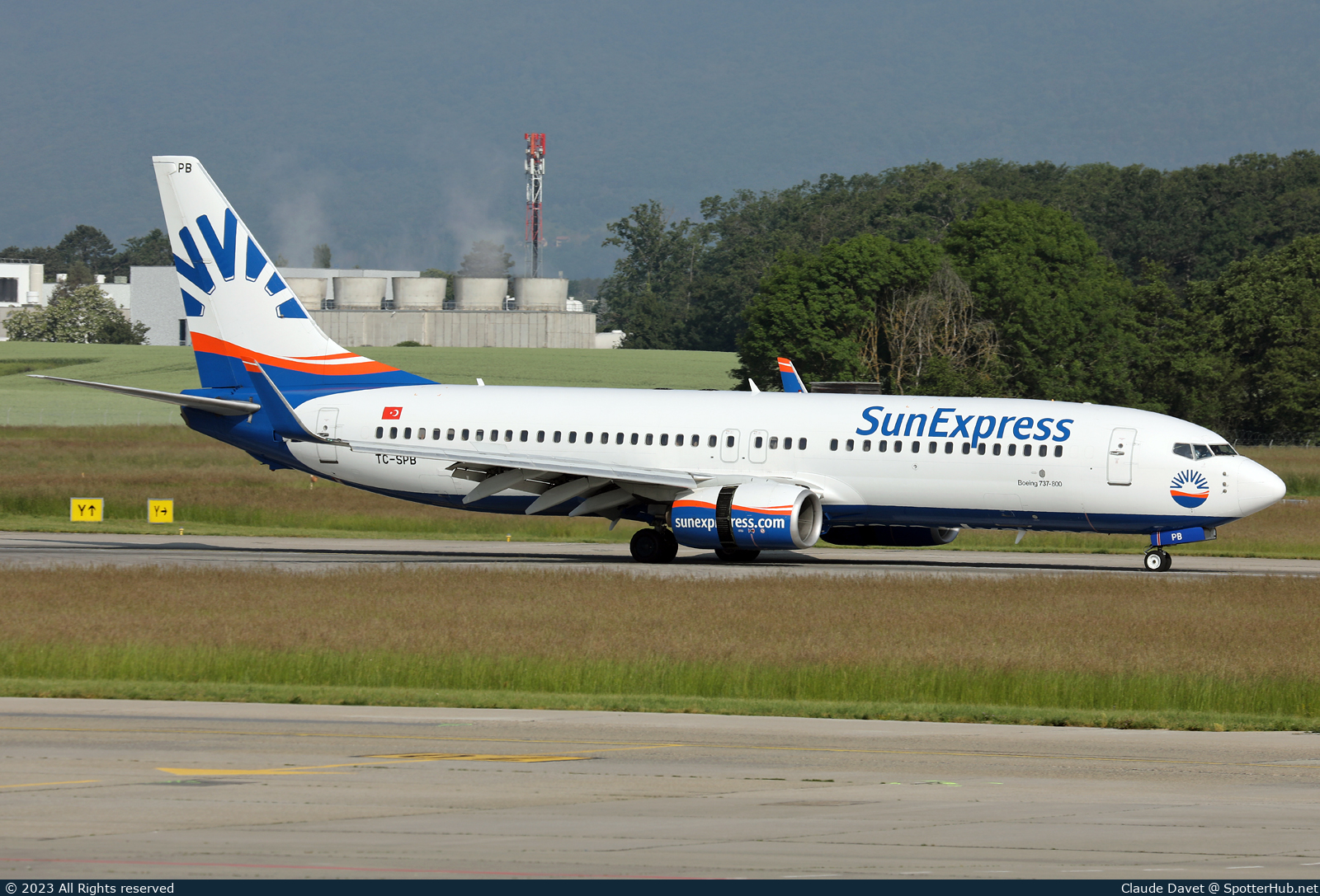 Photo of TC-SPB - Boeing 737-86Q operated by SunExpress