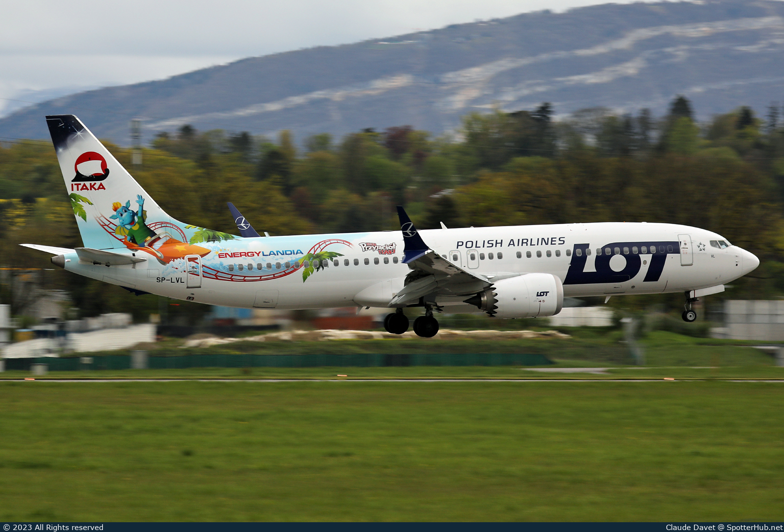 Photo of SP-LVL - Boeing 737 MAX 8 operated by LOT Polish Airlines