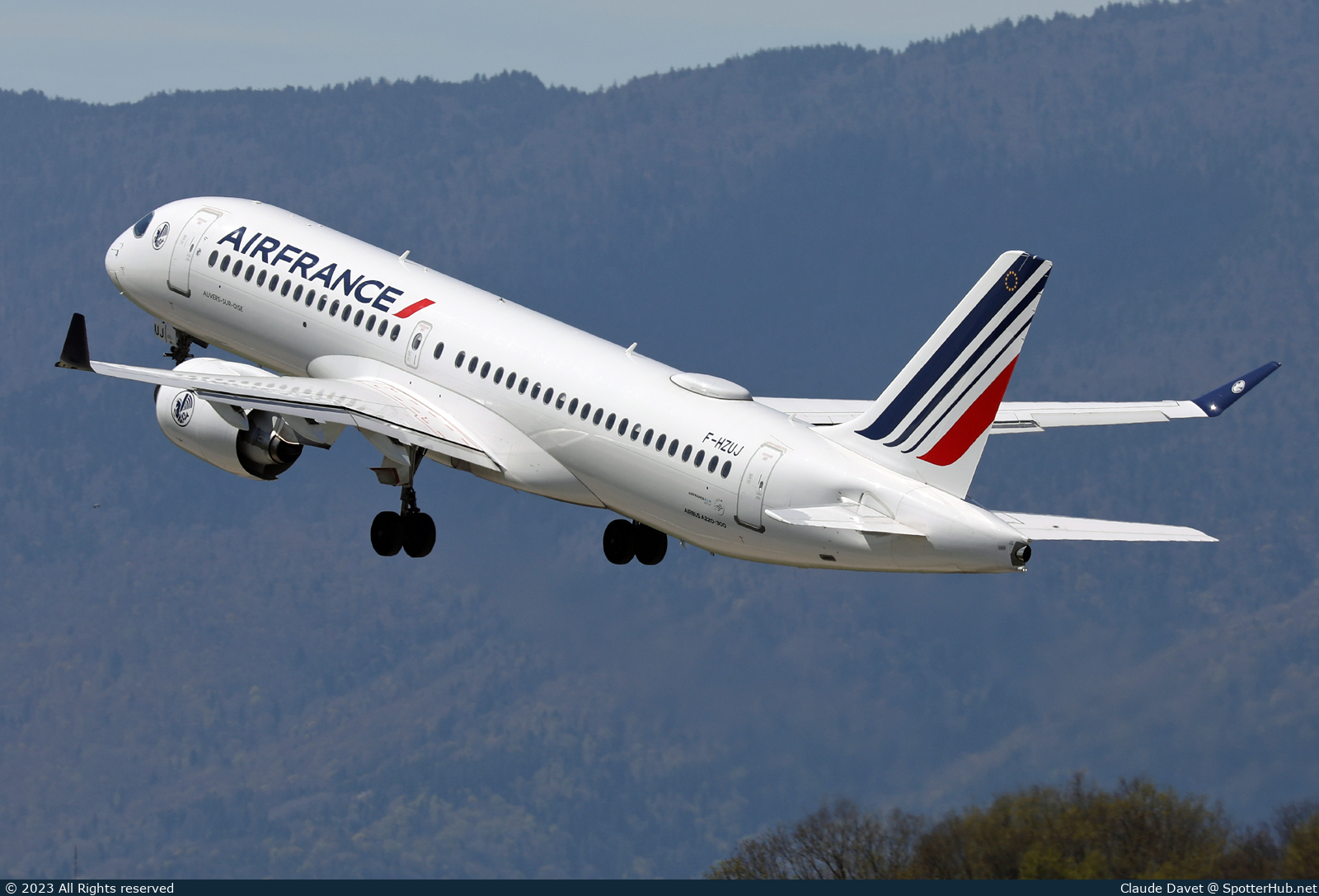 Photo of F-HZUJ - Airbus A220-300 operated by Air France
