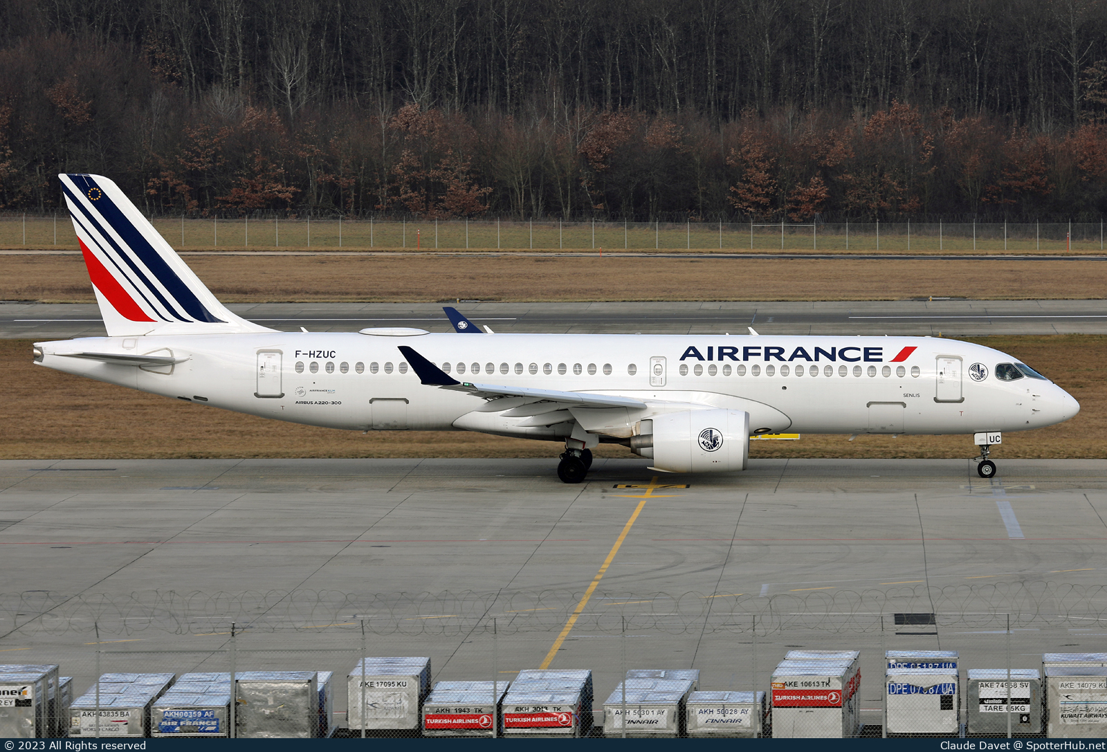 Photo of F-HZUC - Airbus A220-300 operated by Air France