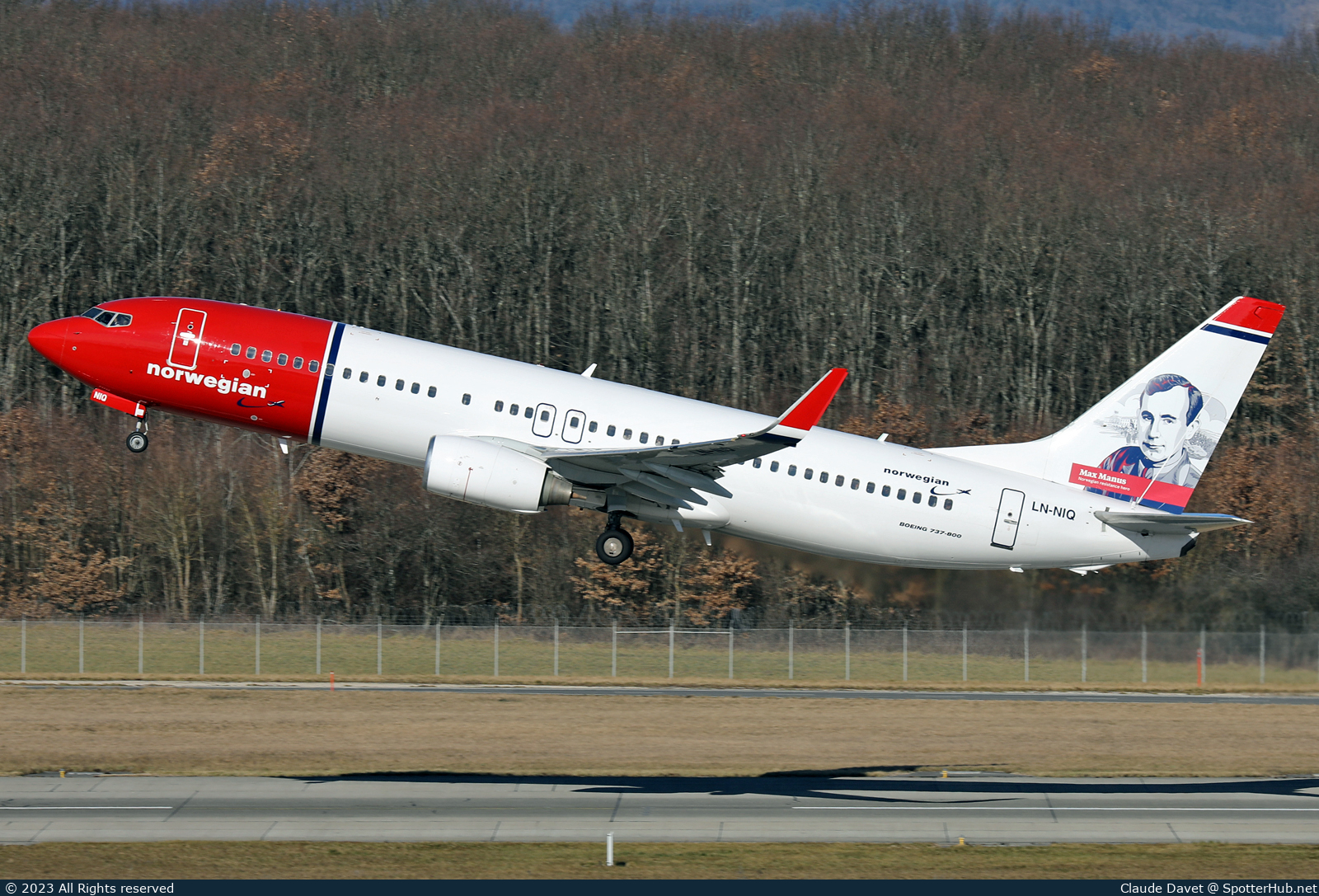 Photo of LN-NIQ - Boeing 737-86N operated by Norwegian Air Shuttle