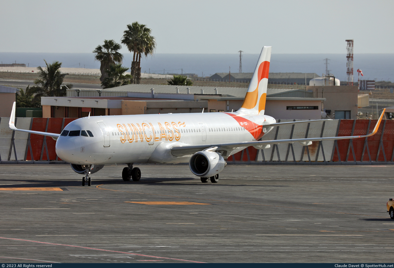 Photo of OY-TCF - Airbus A321-211 operated by Sunclass Airlines
