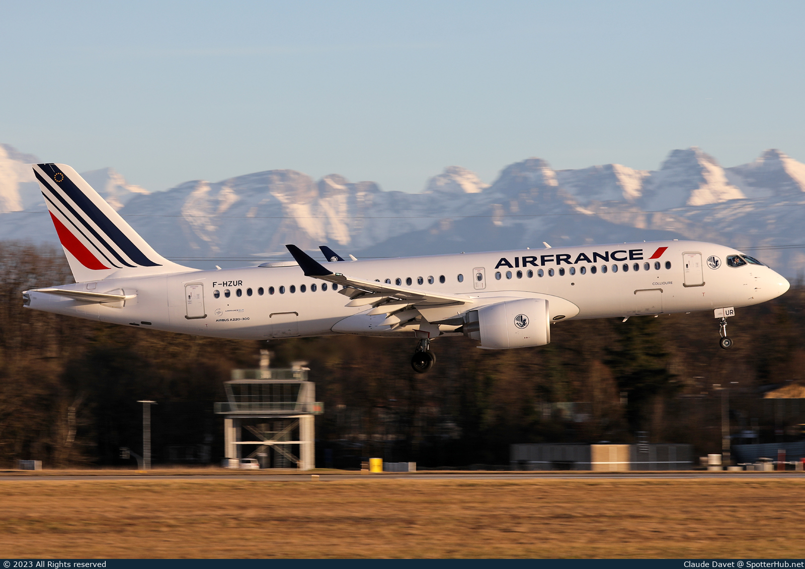 Photo of F-HZUR - Airbus A220-300 operated by Air France