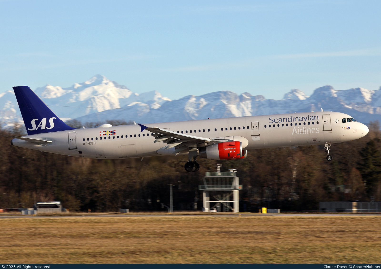Photo of OY-KBB - Airbus A321-232 operated by SAS Scandinavian Airlines