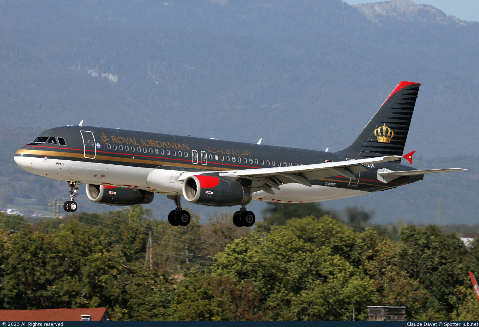 Photo of JY-AYR - Airbus A320-232 operated by Royal Jordanian Airlines