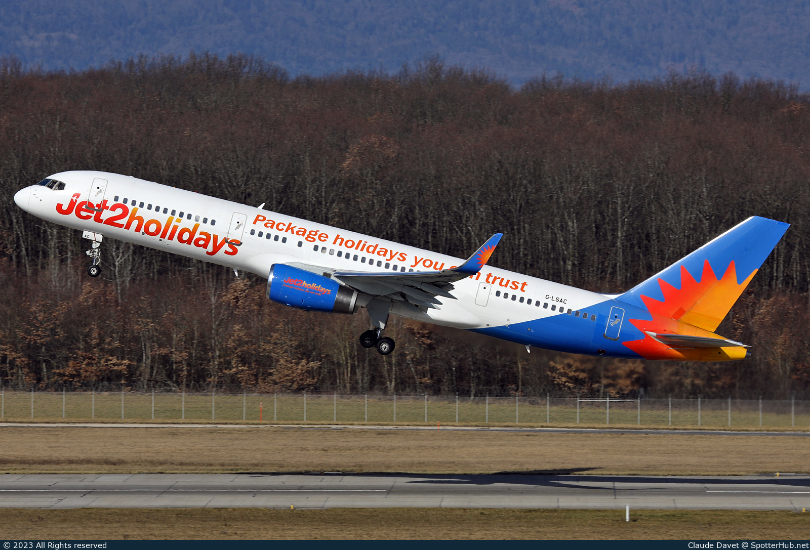 Photo of G-LSAC - Boeing 757-23A operated by Jet2
