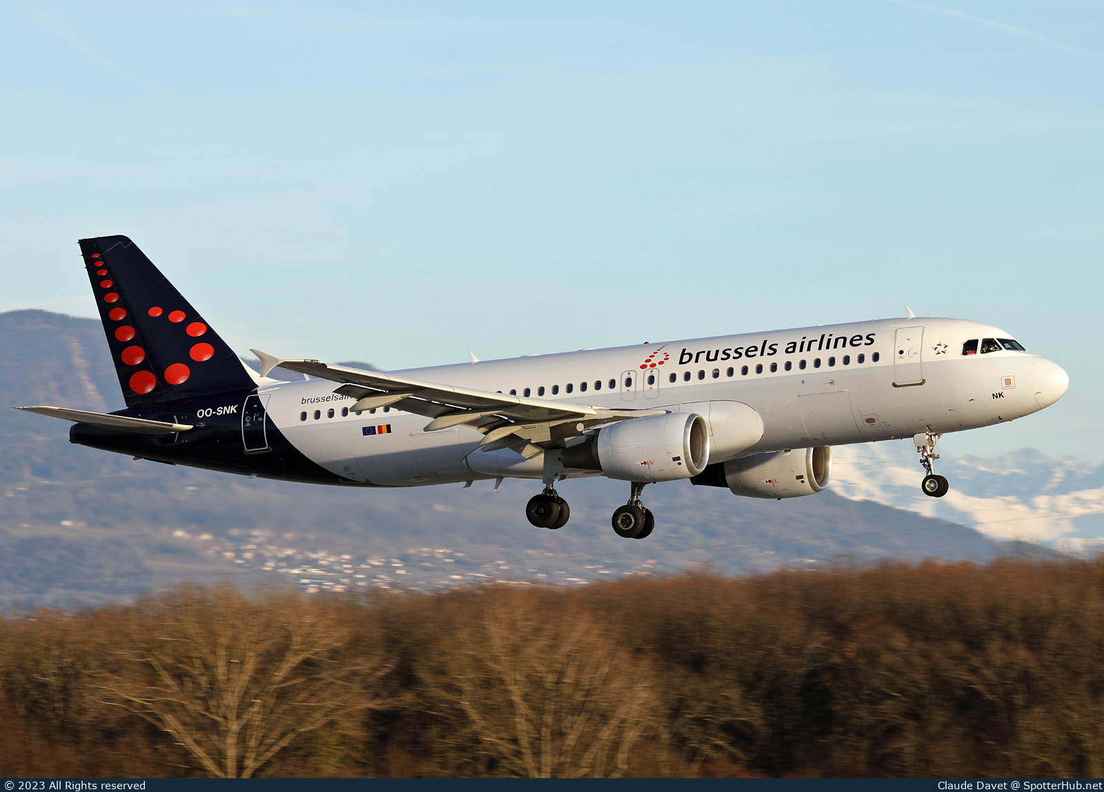 Photo of OO-SNK - Airbus A320-214 operated by Brussels Airlines