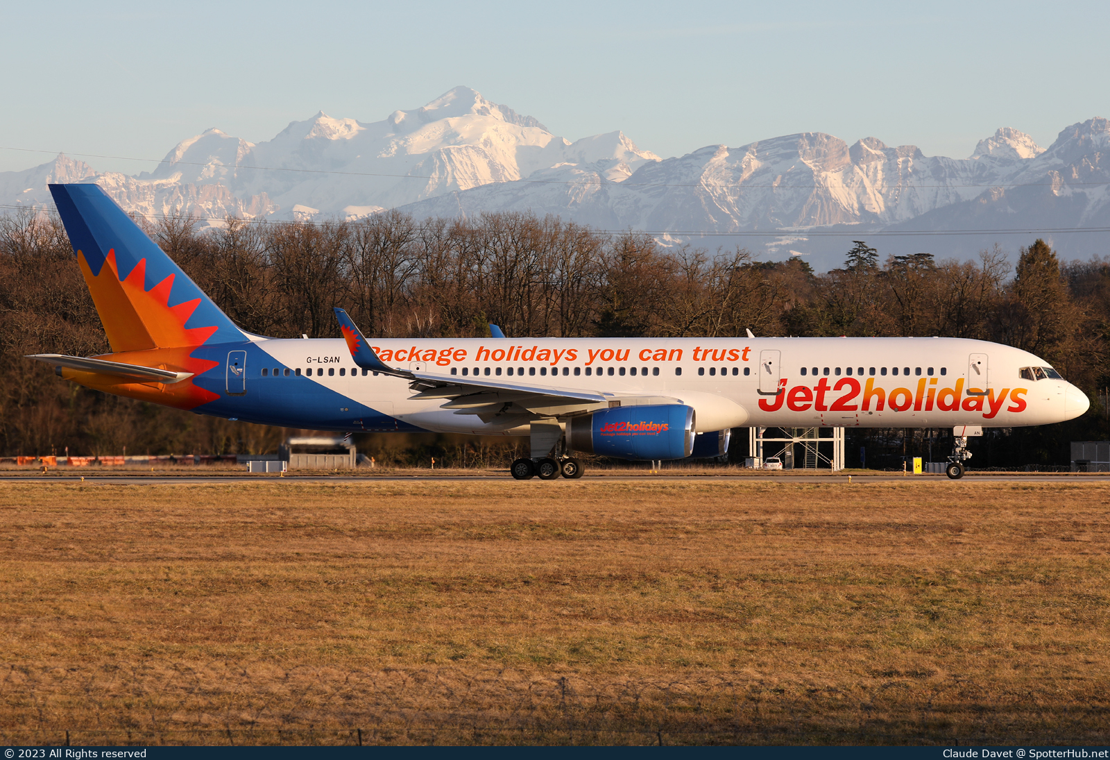 Photo of G-LSAN - Boeing 757-2K2 operated by Jet2