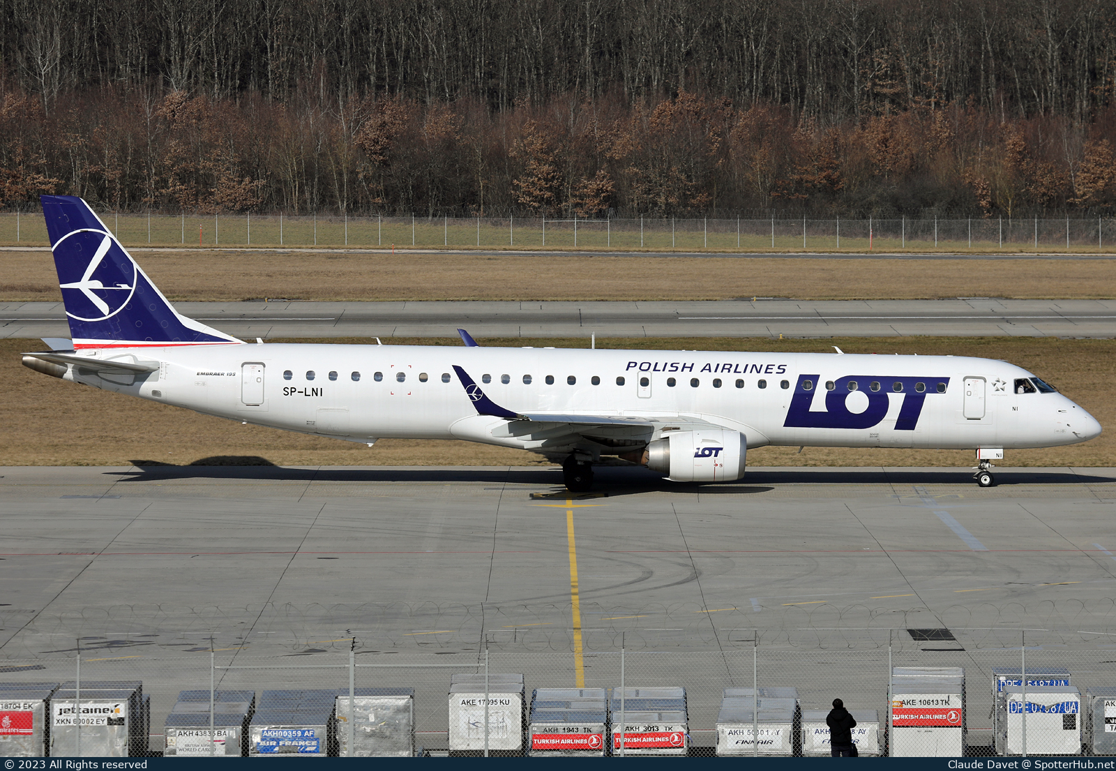 Photo of SP-LNI - Embraer ERJ-195AR operated by LOT Polish Airlines