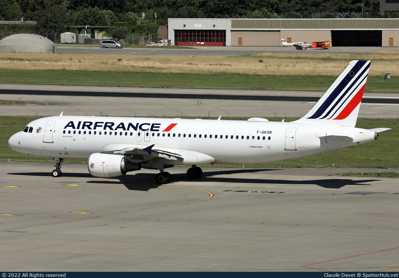 Photo of F-GKXR - Airbus A320-214 operated by Air France