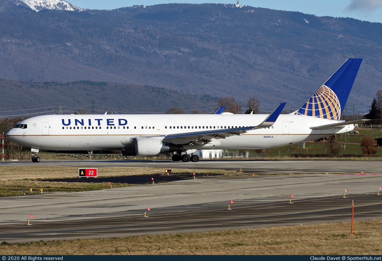 Photo of N686UA - Boeing 767-3CB(ER) operated by United Airlines