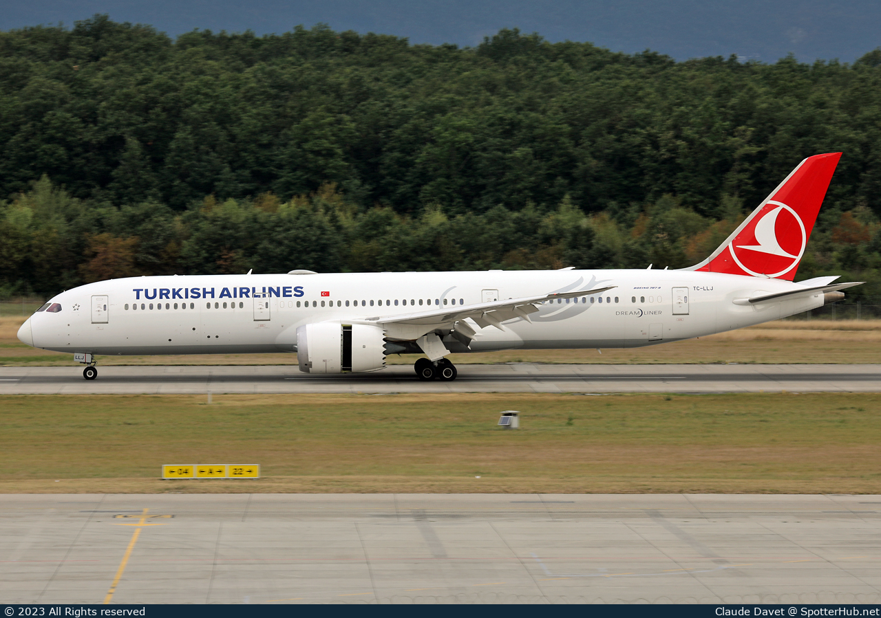 Photo of TC-LLJ - Boeing 787-9 Dreamliner operated by Turkish Airlines