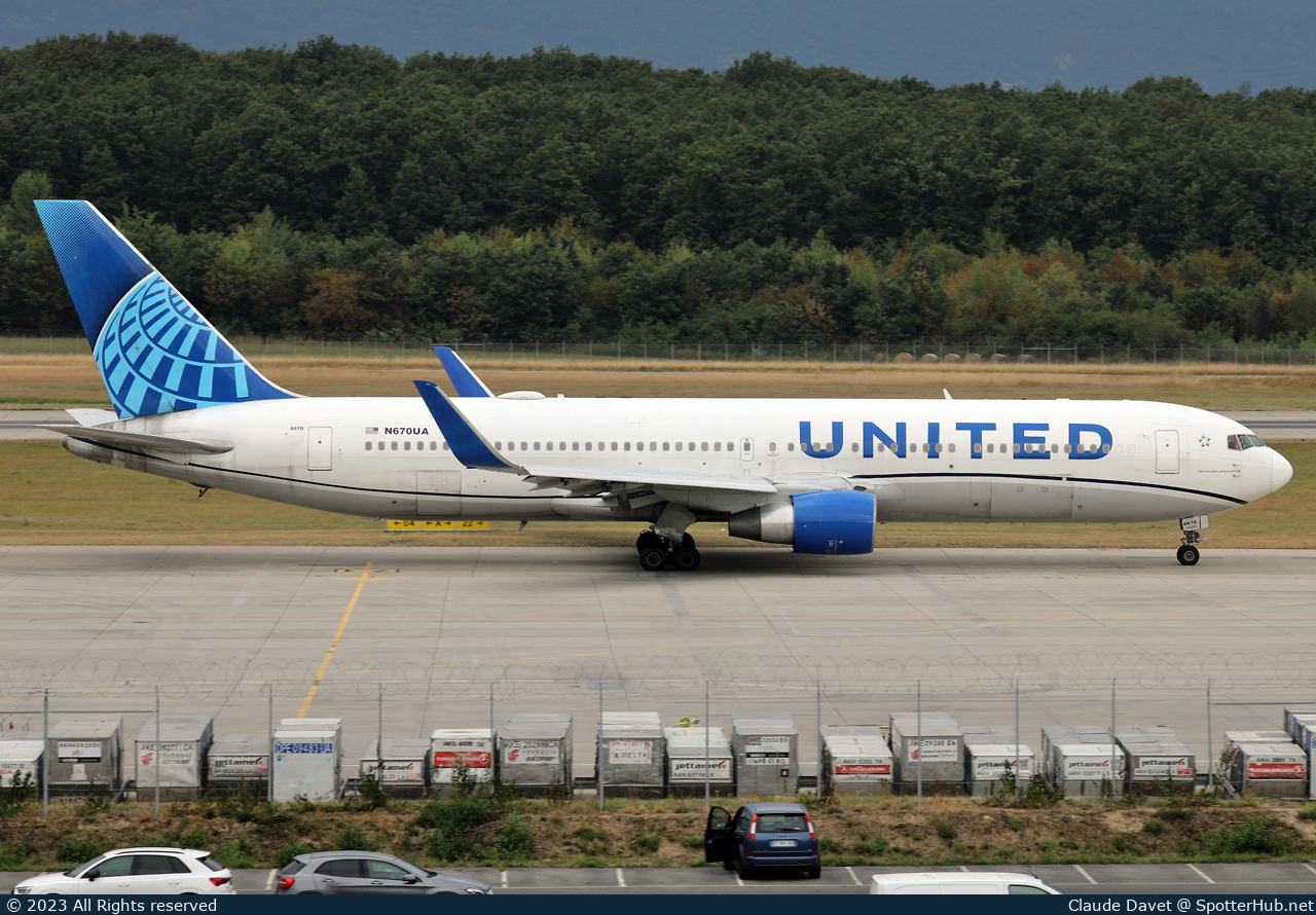 Photo of N670UA - Boeing 767-322(ER) operated by United Airlines