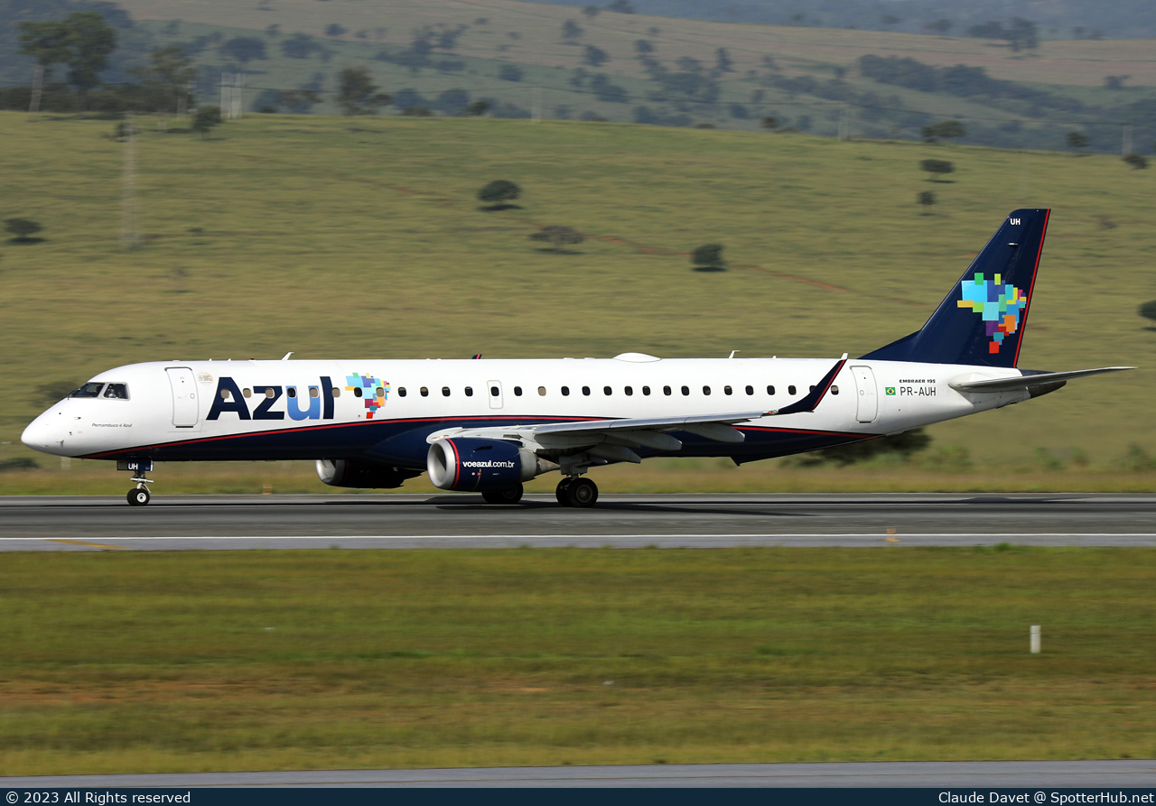 Photo of PR-AUH - Embraer ERJ-195LR operated by Azul