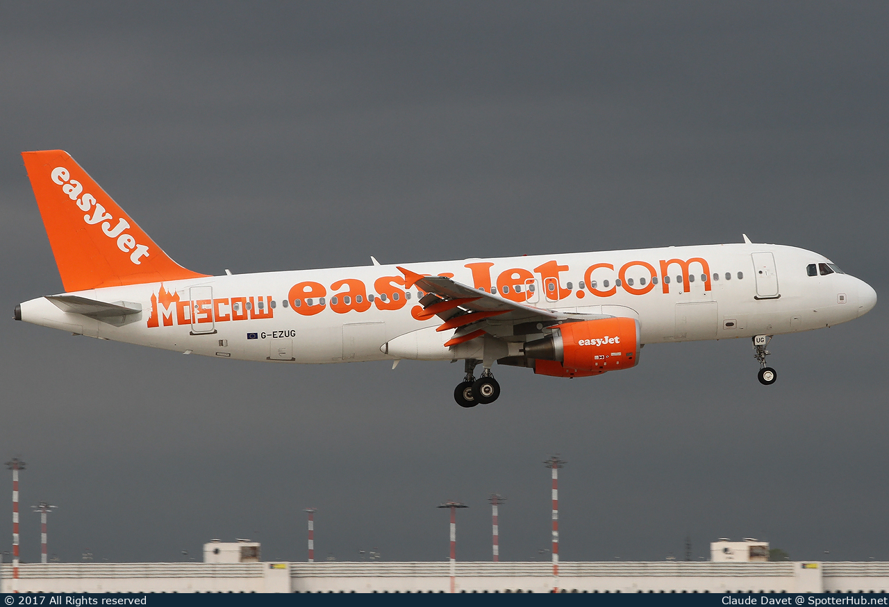 Photo of G-EZUG - Airbus A320-214 operated by easyJet