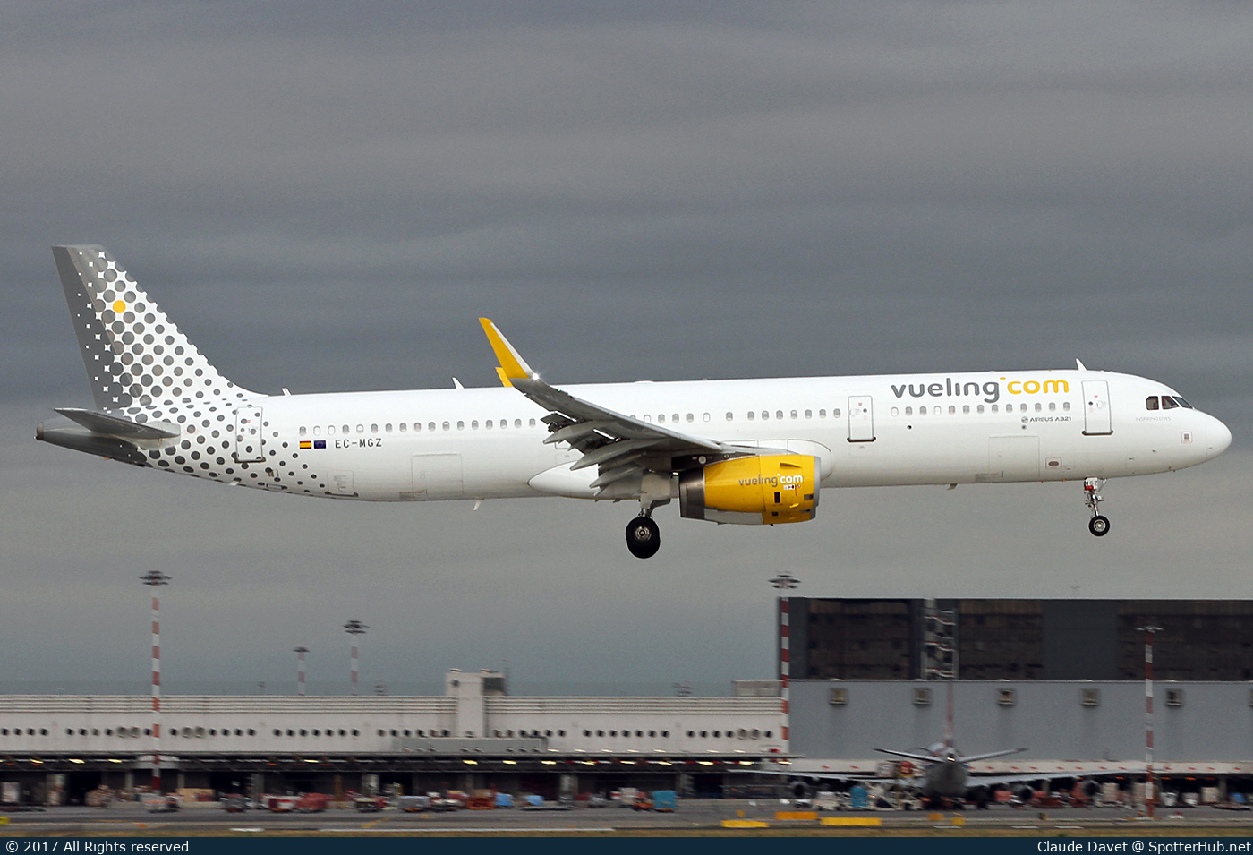 Photo of EC-MGZ - Airbus A321-231 operated by Vueling