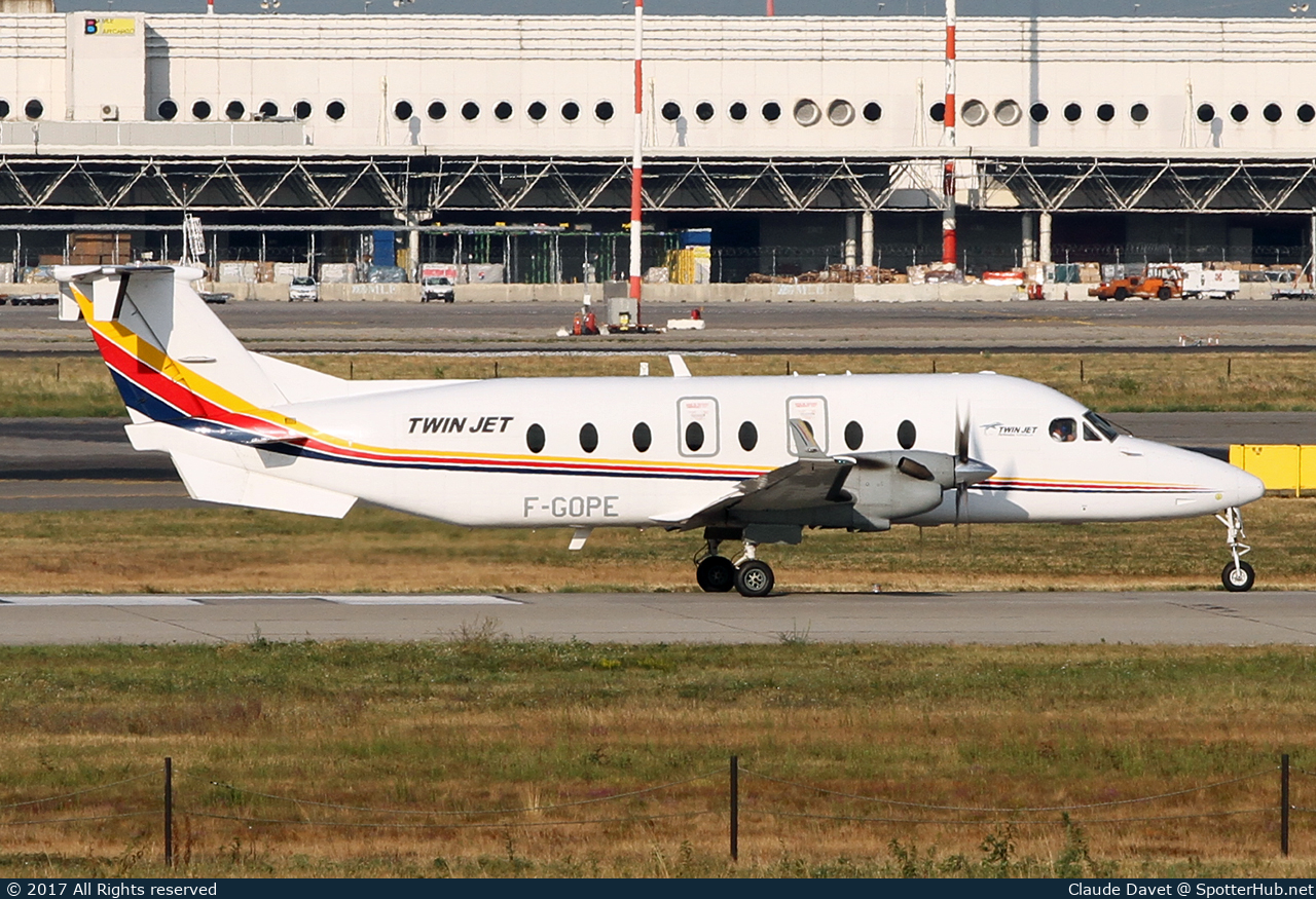 Photo of F-GOPE - Beechcraft 1900D operated by Twin Jet