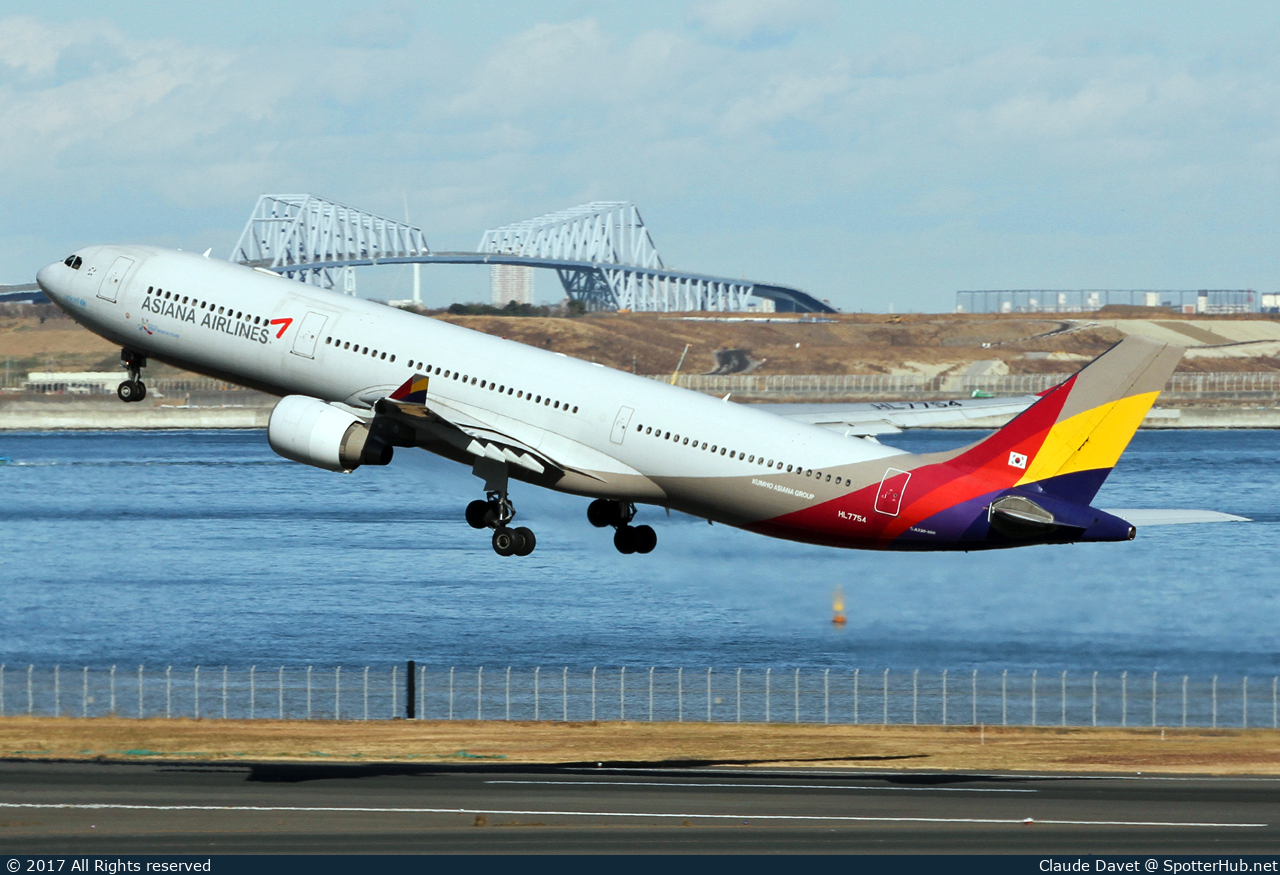 Photo of HL7754 - Airbus A330-323 operated by Asiana Airlines