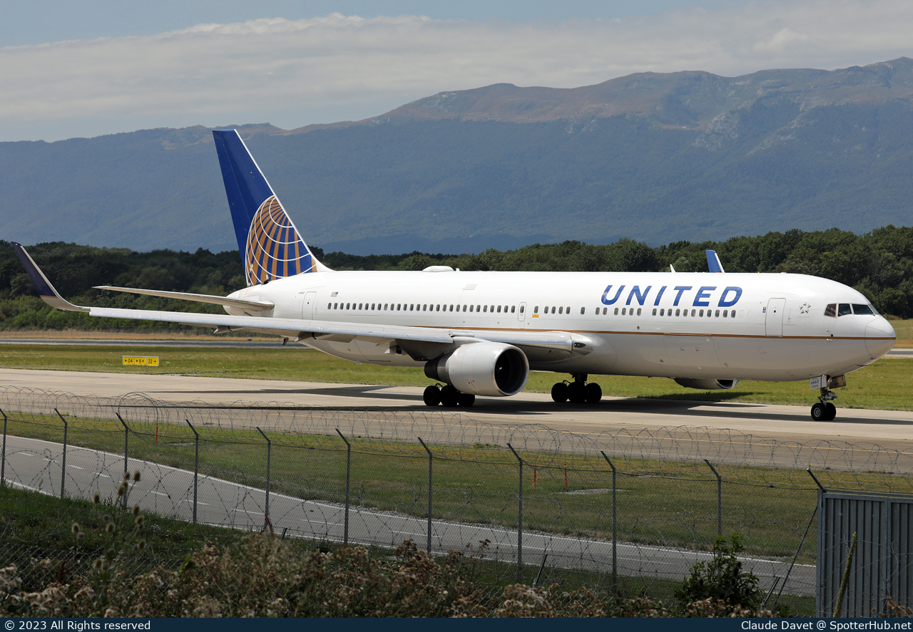 Photo of N663UA - Boeing 767-322(ER) operated by United Airlines