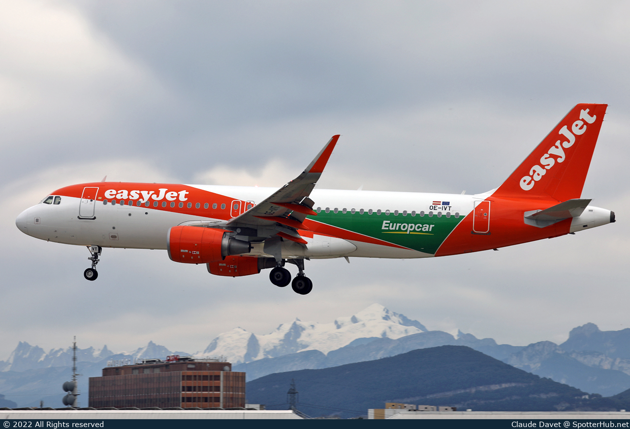 Photo of OE-IVT - Airbus A320-214 operated by easyJet Europe