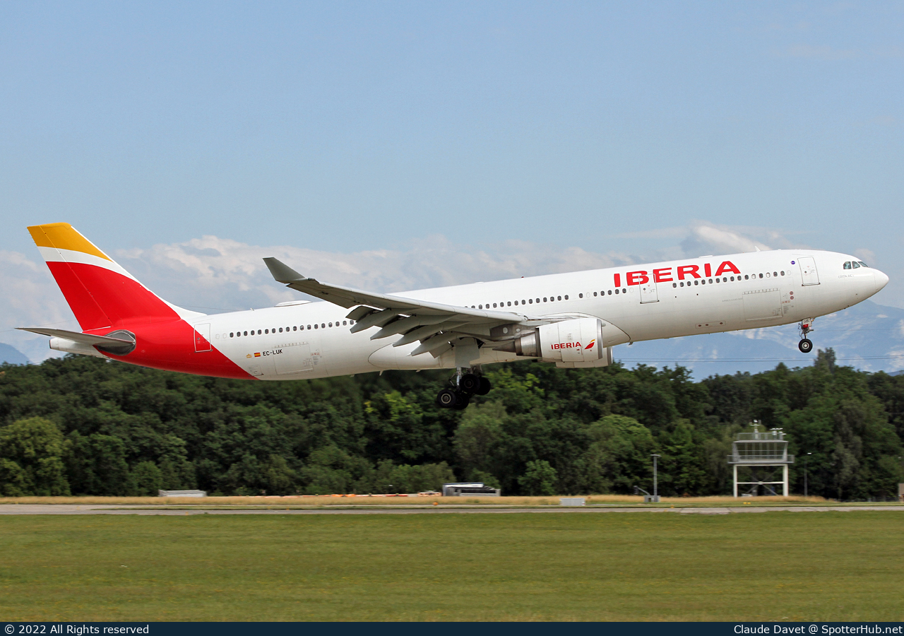 Photo of EC-LUK - Airbus A330-302 operated by Iberia