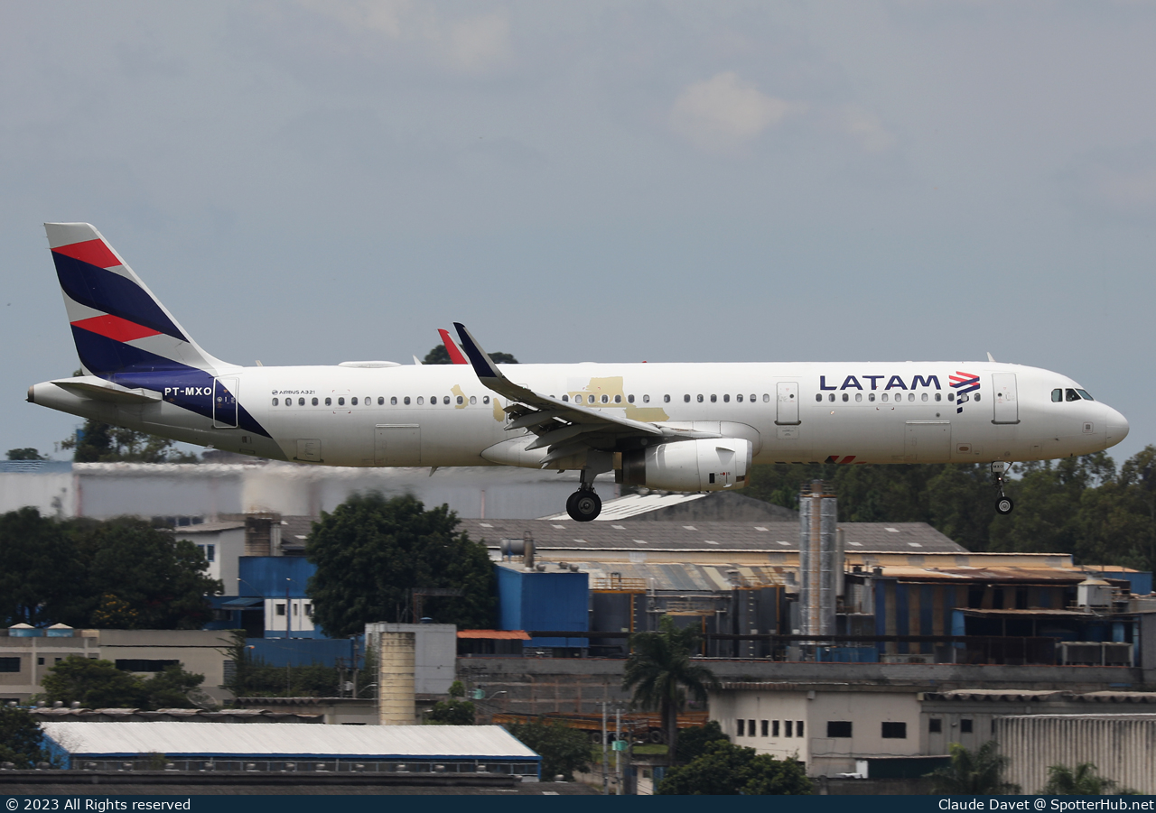 Photo of PT-MXO - Airbus A321-231 operated by LATAM Airlines Brasil