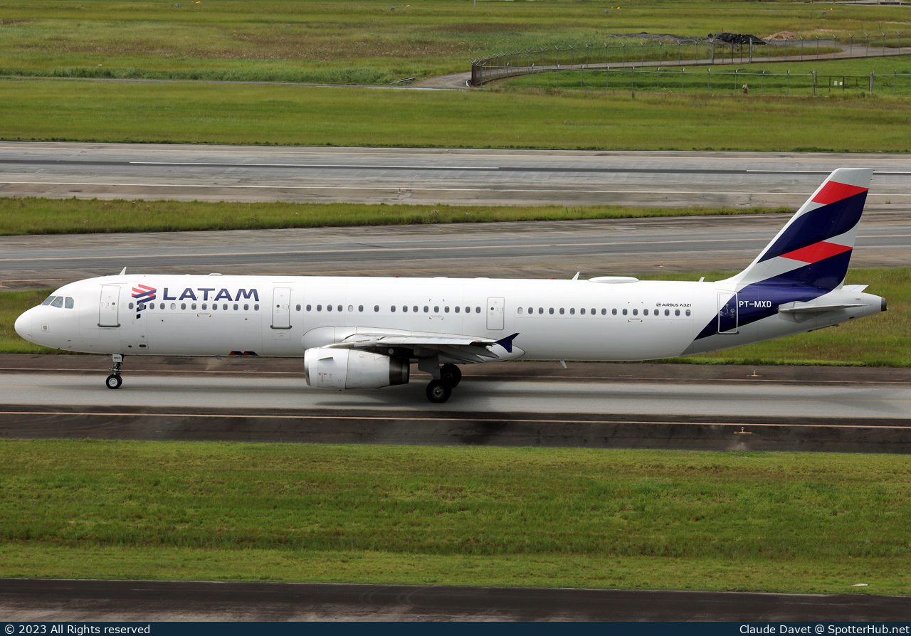 Photo of PT-MXD - Airbus A321-231 operated by LATAM Airlines Brasil