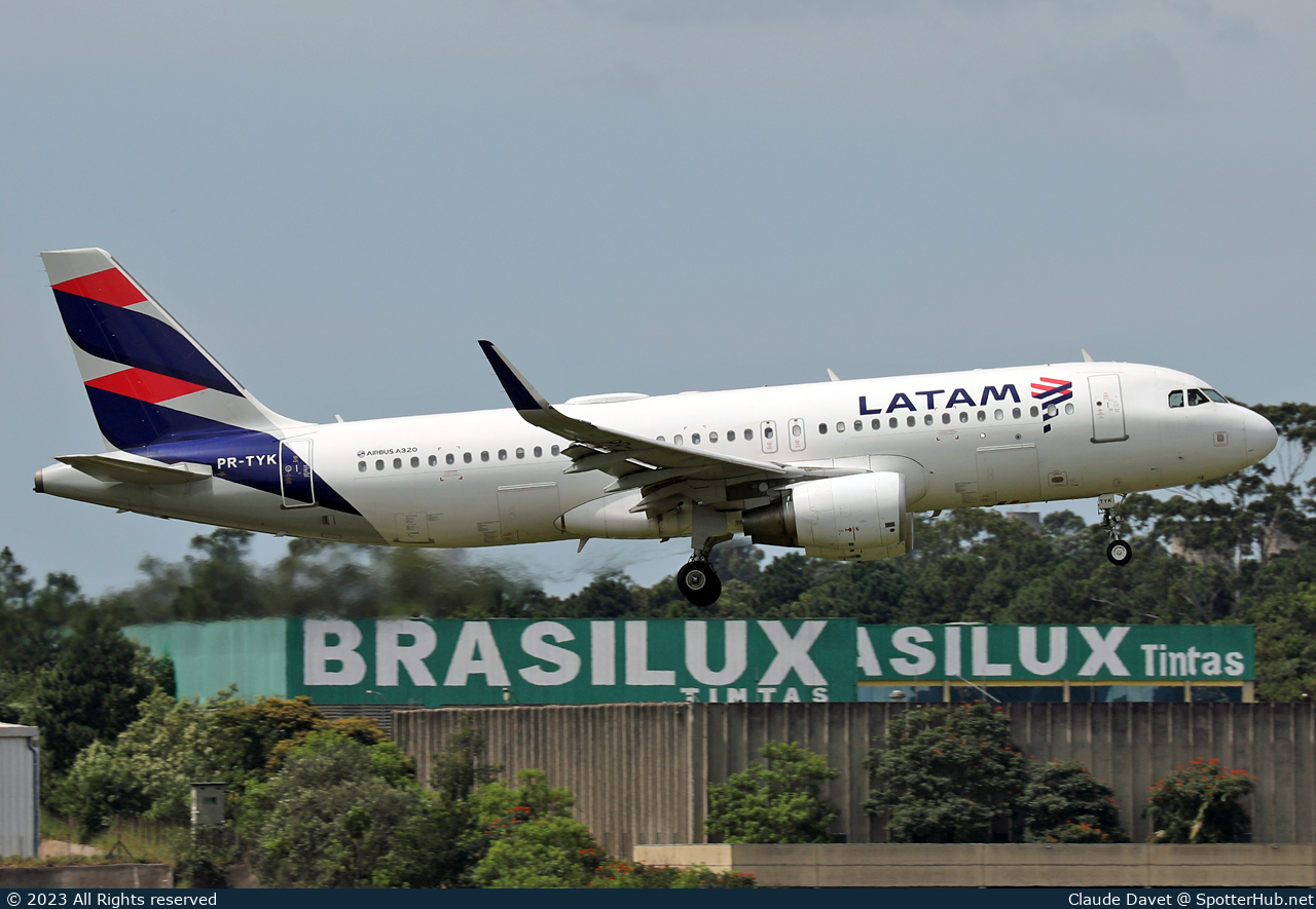Photo of PR-TYK - Airbus A320-214 operated by LATAM Airlines Brasil