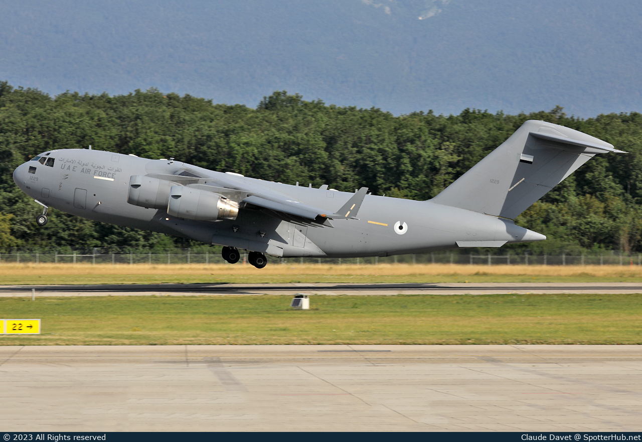 Photo of 1229 - Boeing C-17A Globemaster III operated by United Arab Emirates Air Force