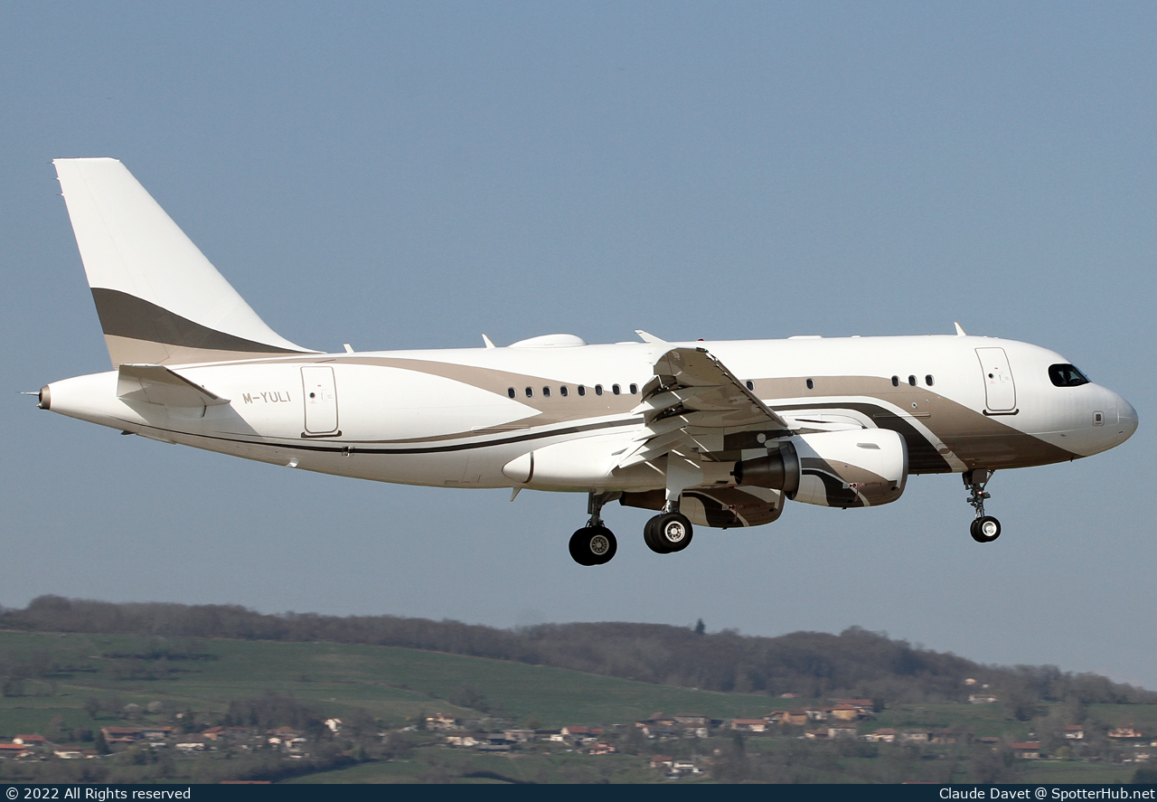 Photo of M-YULI - Airbus A319-115(CJ) operated by Private