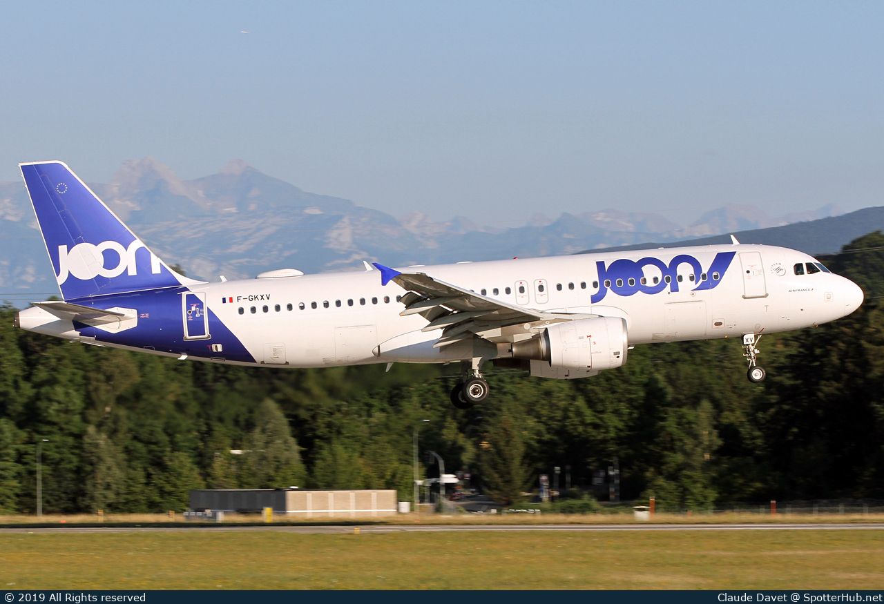 Photo of F-GKXV - Airbus A320-214 operated by Joon