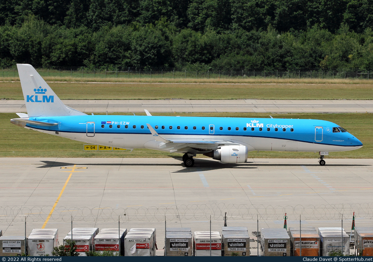 Photo of PH-EZW - Embraer ERJ-190STD operated by KLM Cityhopper
