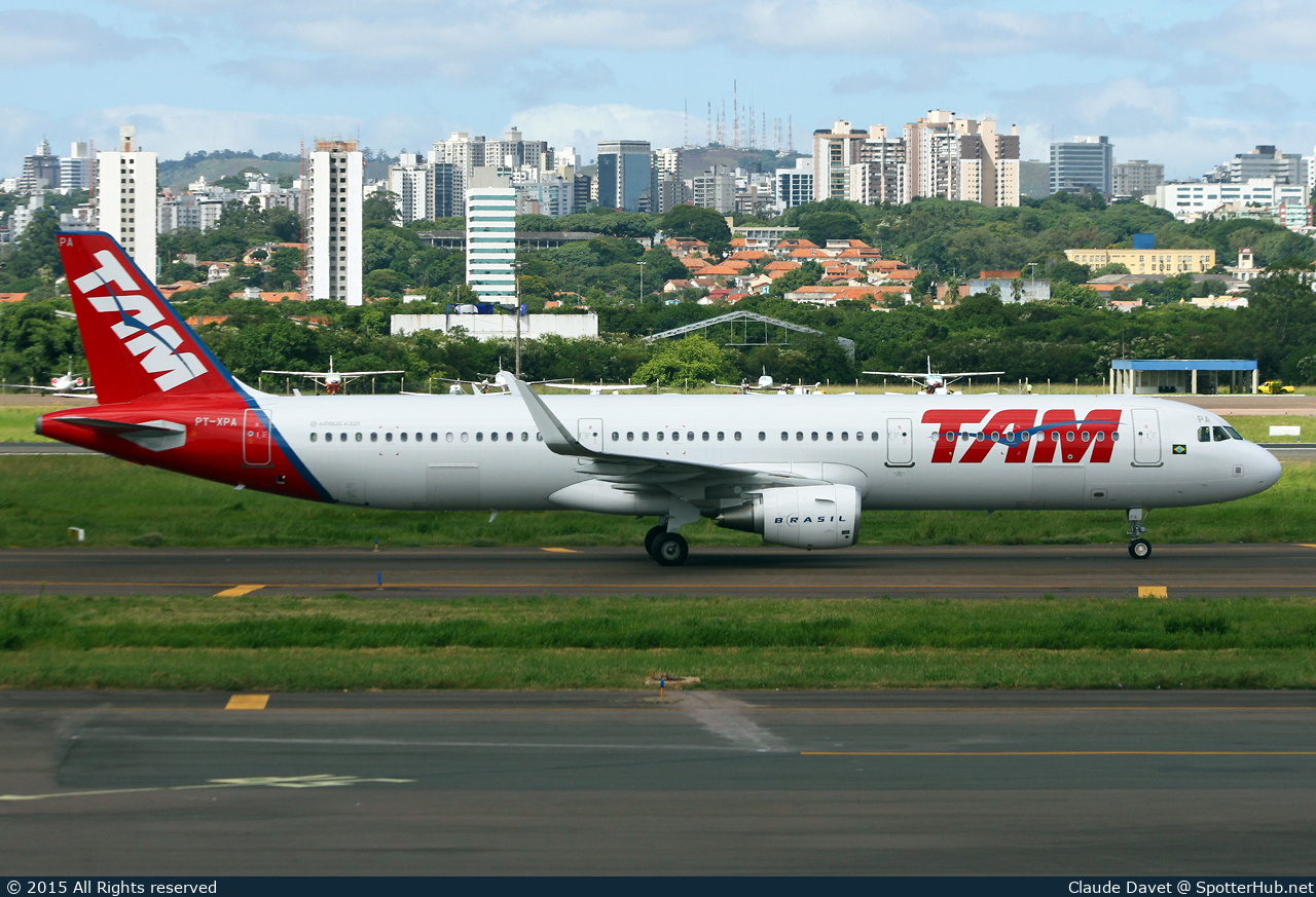 Photo of PT-XPA - Airbus A321-211 operated by TAM Linhas Aéreas