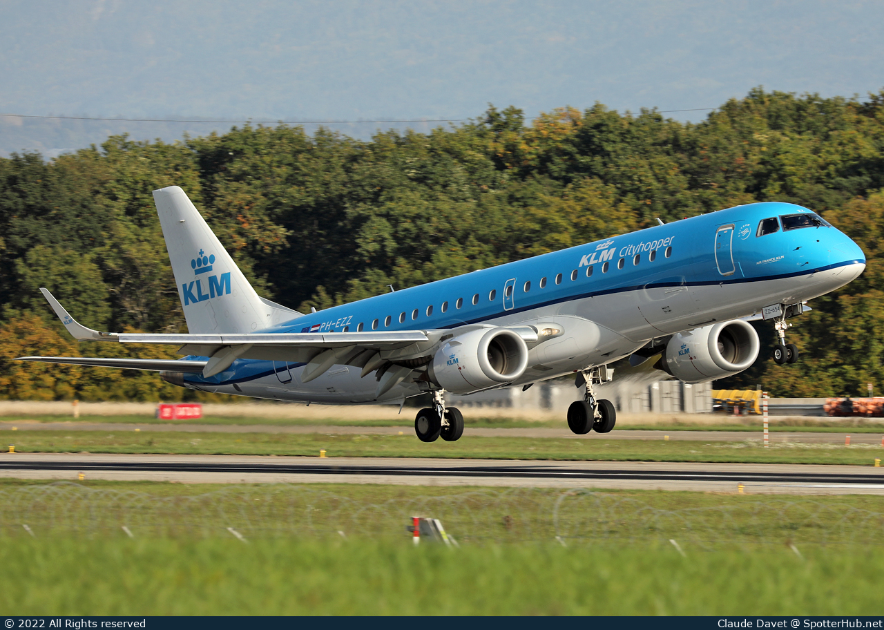 Photo of PH-EZZ - Embraer ERJ-190STD operated by KLM Cityhopper