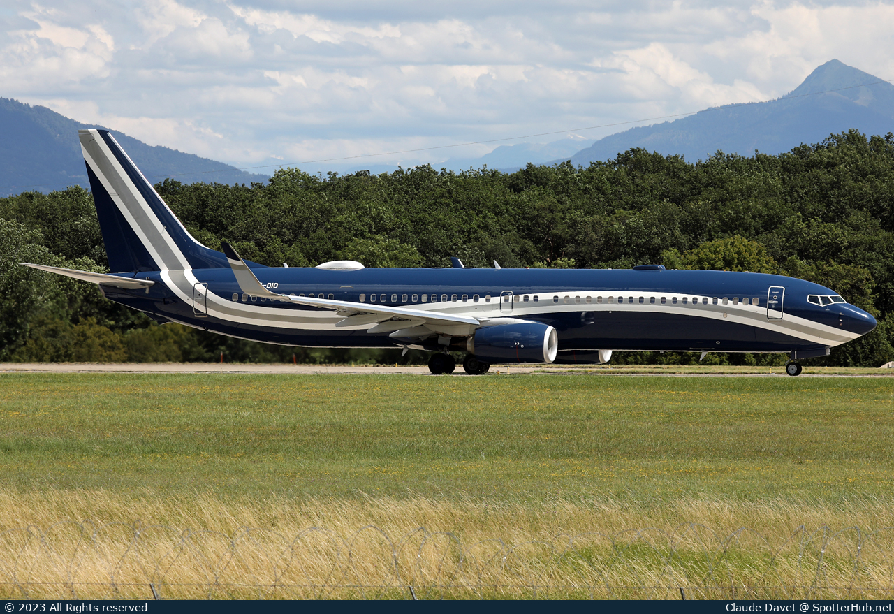 Photo of LX-DIO - Boeing 737-97Y(ER)(BBJ3) operated by Global Jet Luxembourg