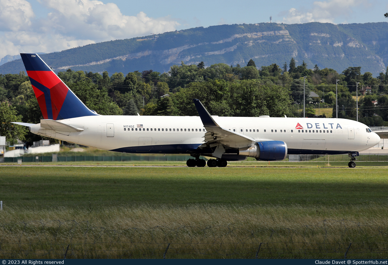 Photo of N174DZ - Boeing 767-332(ER) operated by Delta Air Lines