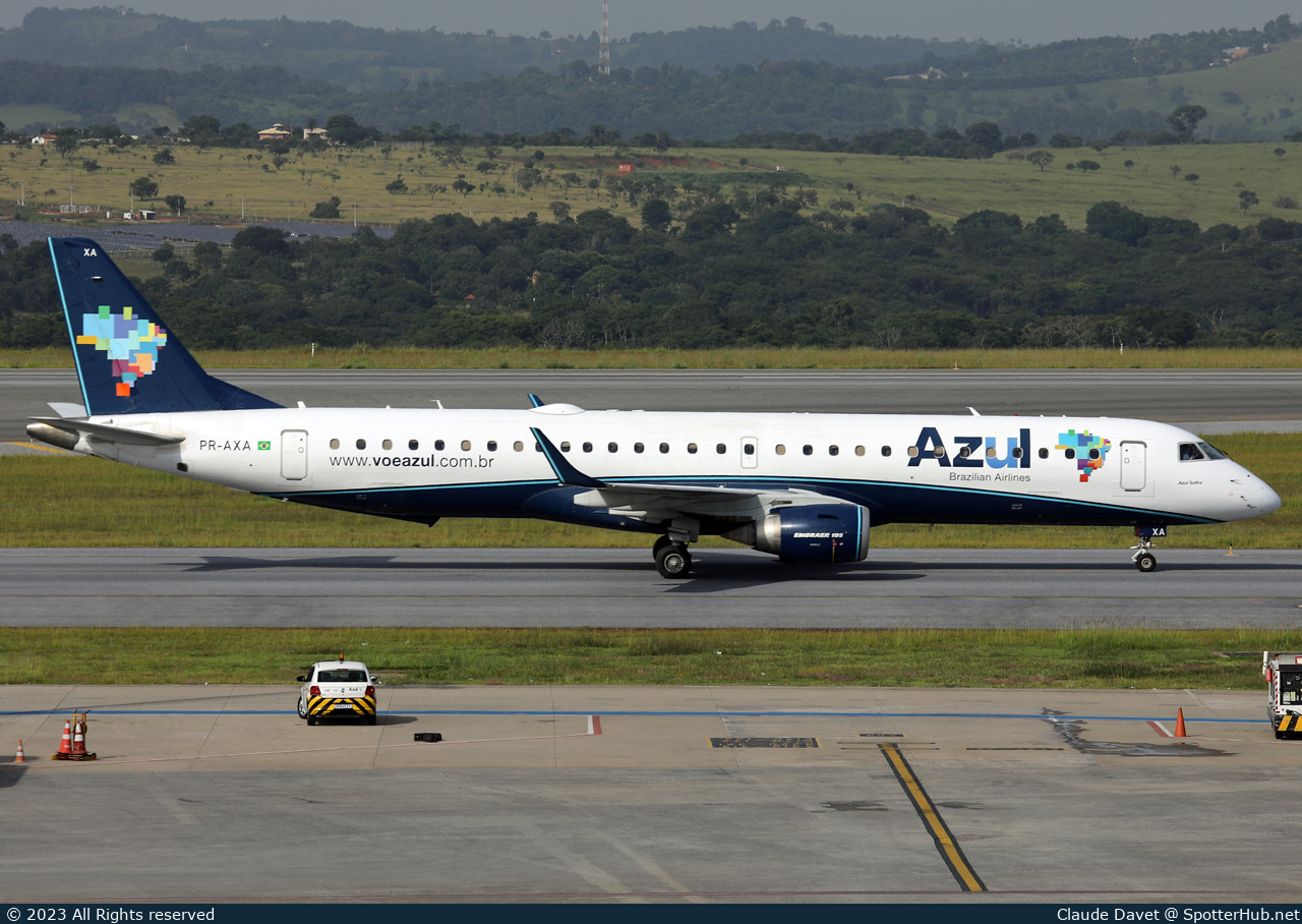 Photo of PR-AXA - Embraer ERJ-195LR operated by Azul
