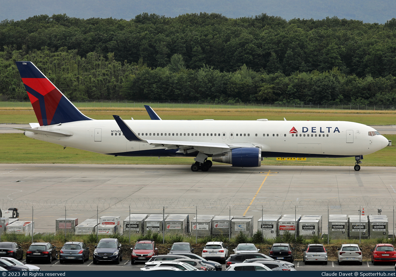 Photo of N176DZ - Boeing 767-332(ER) operated by Delta Air Lines