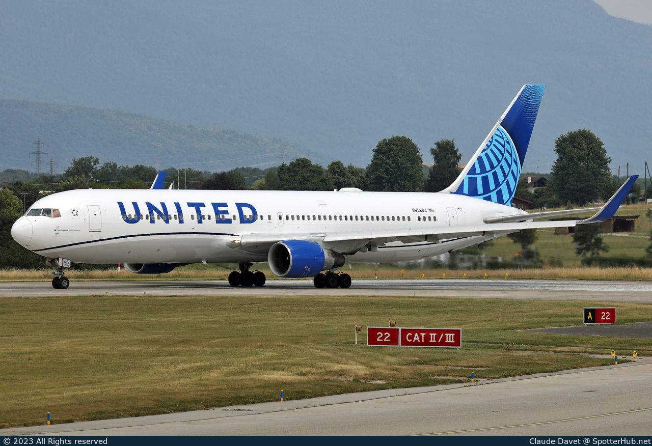 Photo of N658UA - Boeing 767-322(ER) operated by United Airlines