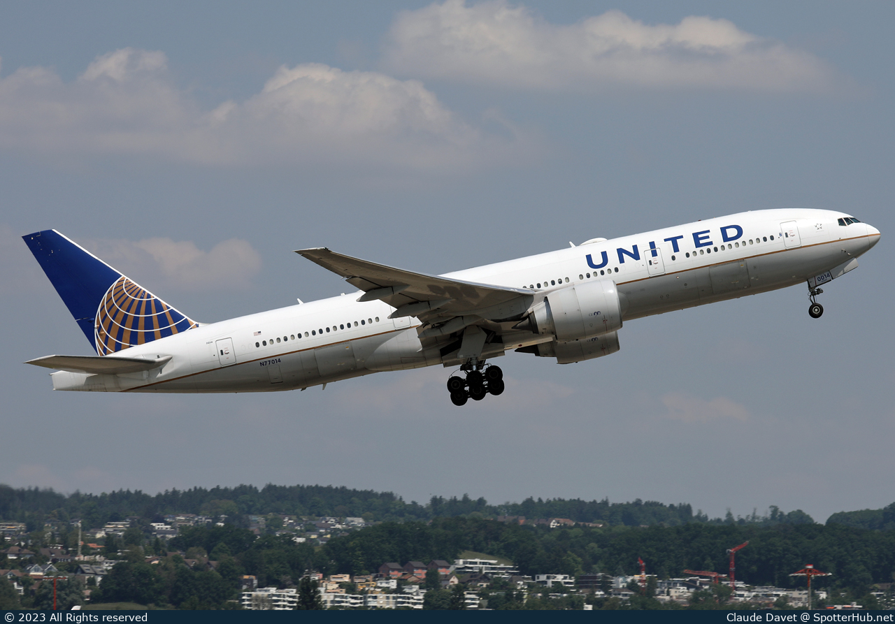 Photo of N77014 - Boeing 777-224(ER) operated by United Airlines