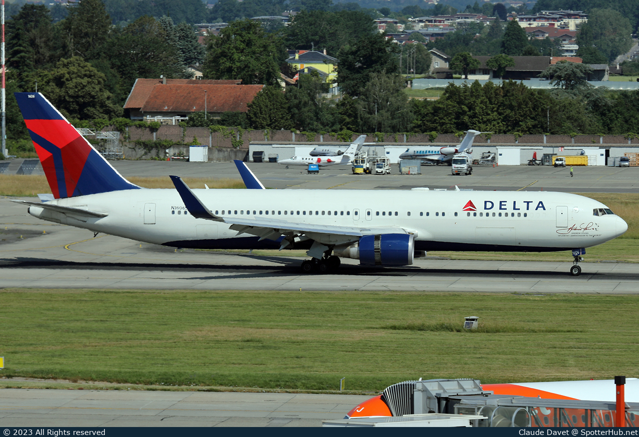 Photo of N16065 - Boeing 767-332(ER) operated by Delta Air Lines