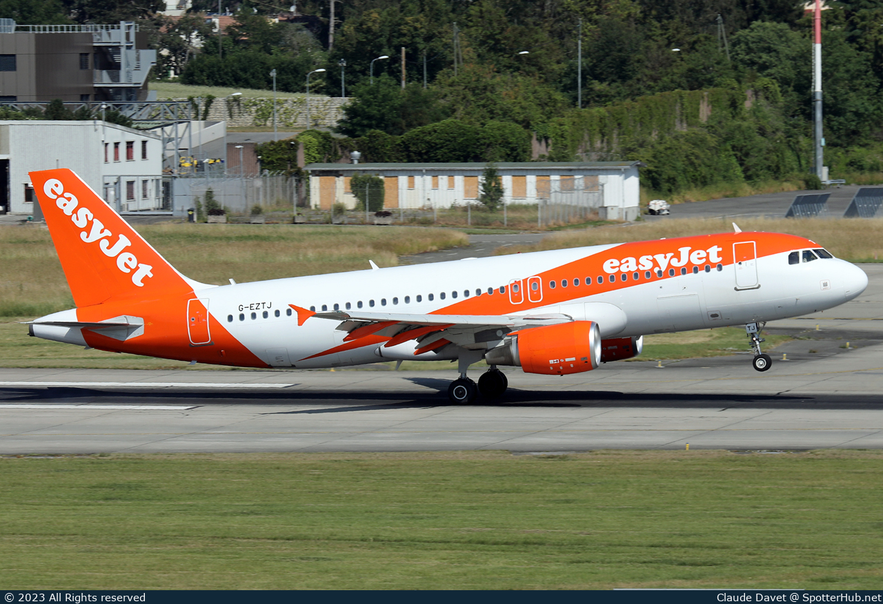 Photo of G-EZTJ - Airbus A320-214 operated by easyJet