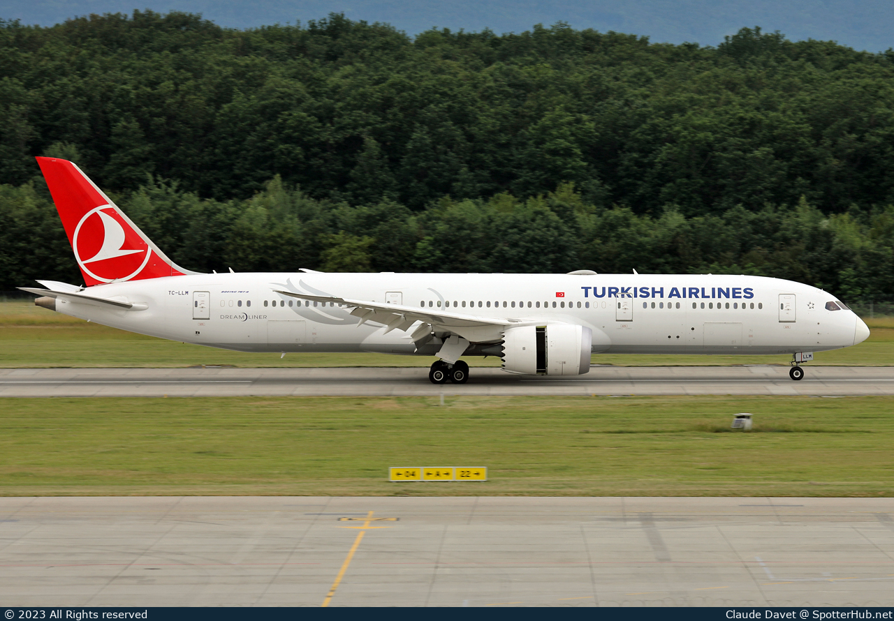 Photo of TC-LLM - Boeing 787-9 Dreamliner operated by Turkish Airlines