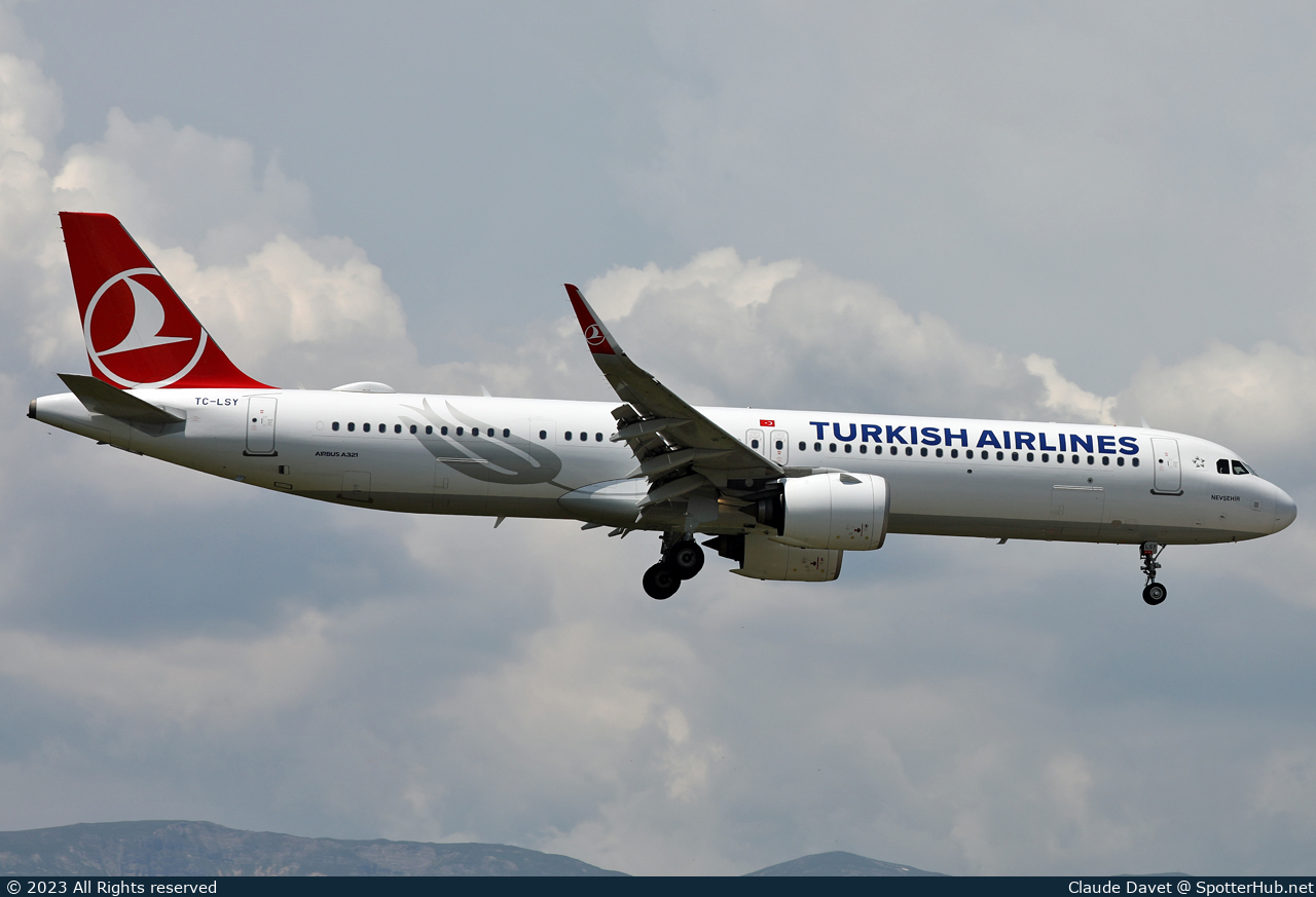 Photo of TC-LSY - Airbus A321-271NX operated by Turkish Airlines