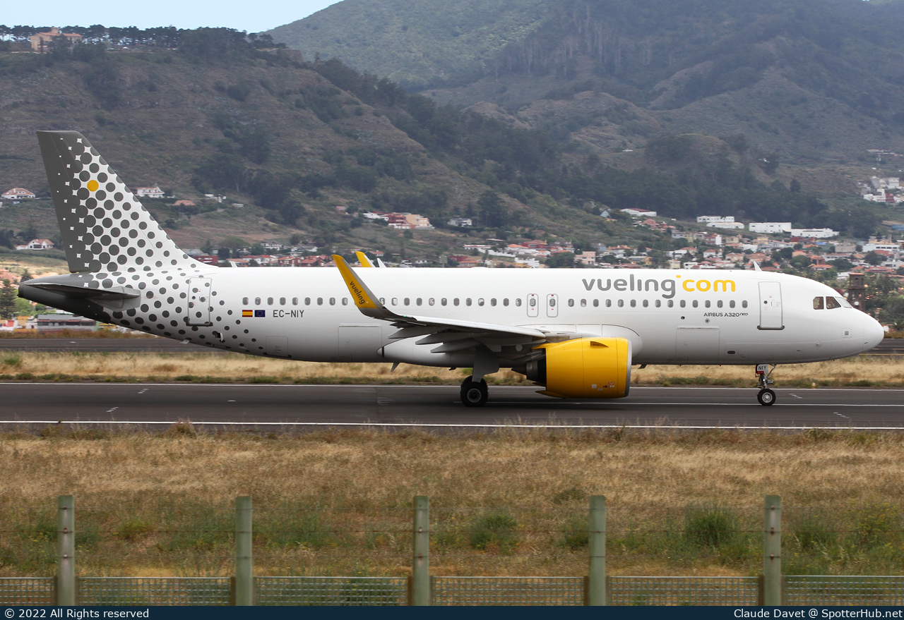 Photo of EC-NIY - Airbus A320-271N operated by Vueling