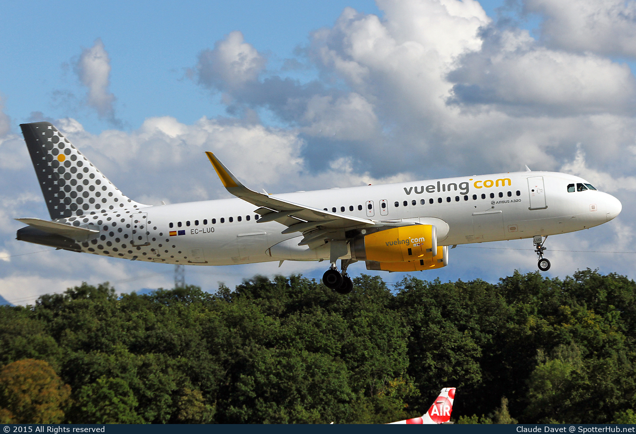Photo of EC-LUO - Airbus A320-232 operated by Vueling