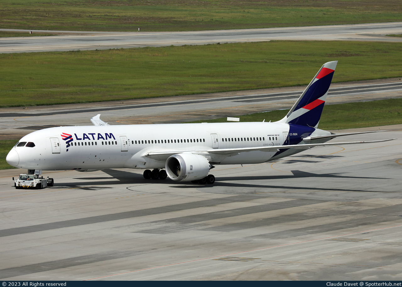 Photo of CC-BGH - Boeing 787-9 Dreamliner operated by LATAM Airlines